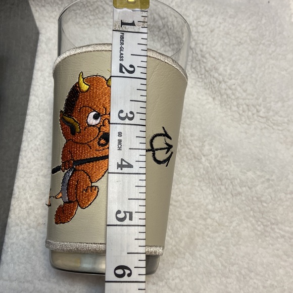 Don Ed Hardy Embroidered PVC Leather
Wrapped Glasses Gift Set Metal Storage Tin - Picture 6 of 10